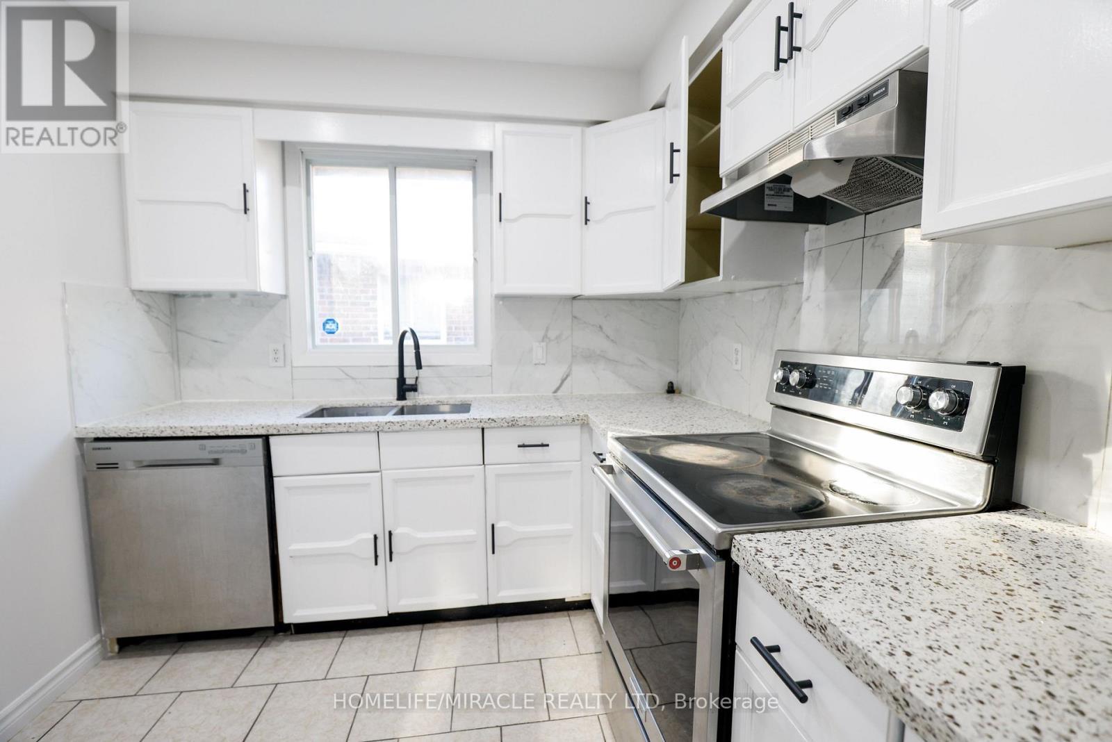 Main - 699 Classic Drive, London East, ON - Indoor Photo Showing Kitchen