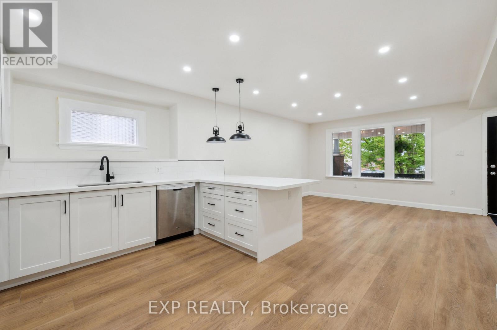 289 Houghton Avenue S, Hamilton, ON - Indoor