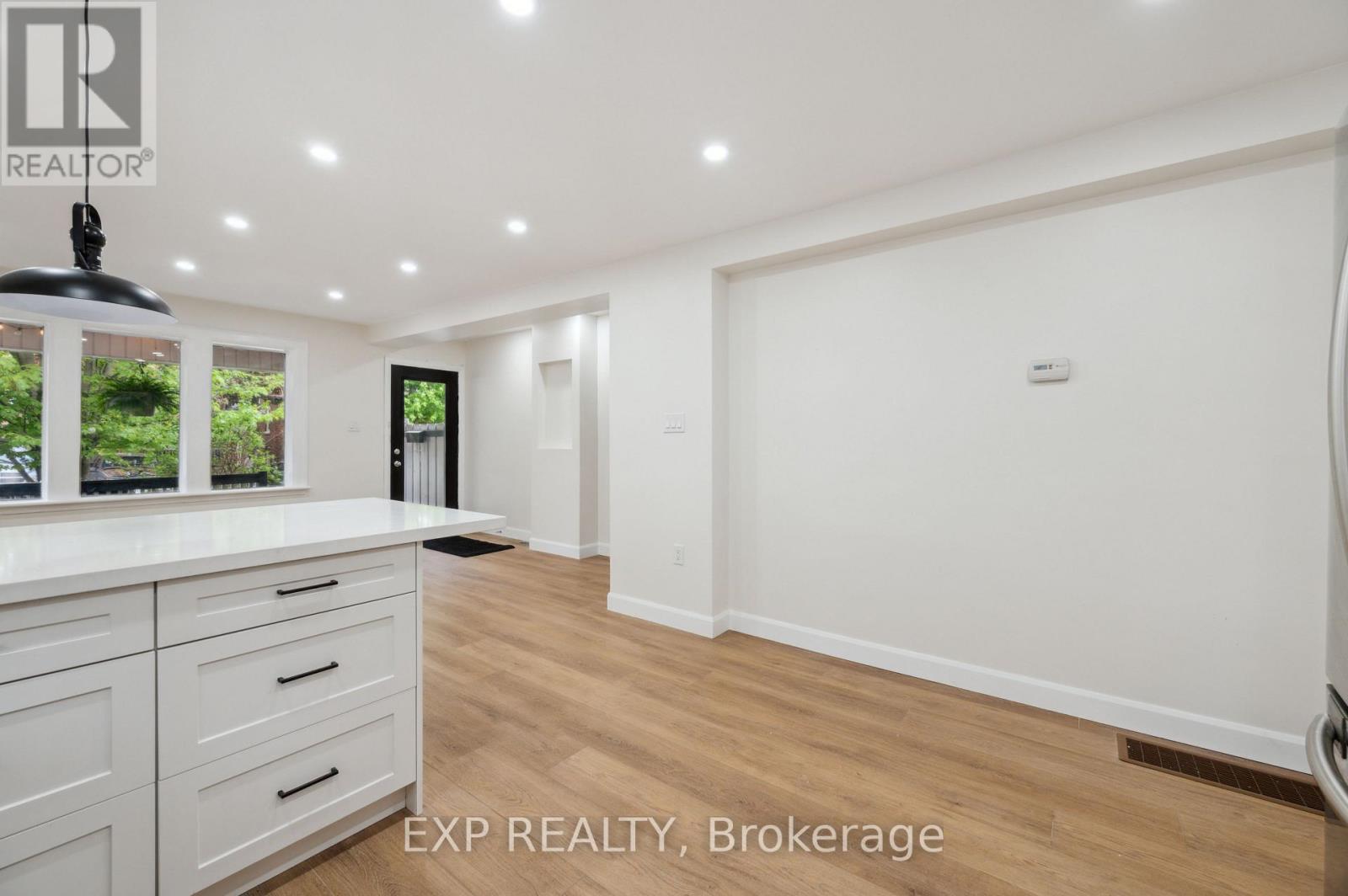 289 Houghton Avenue S, Hamilton, ON - Indoor