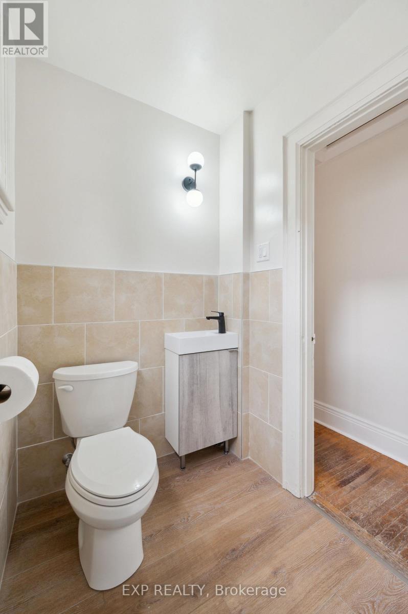 289 Houghton Avenue S, Hamilton, ON - Indoor Photo Showing Bathroom
