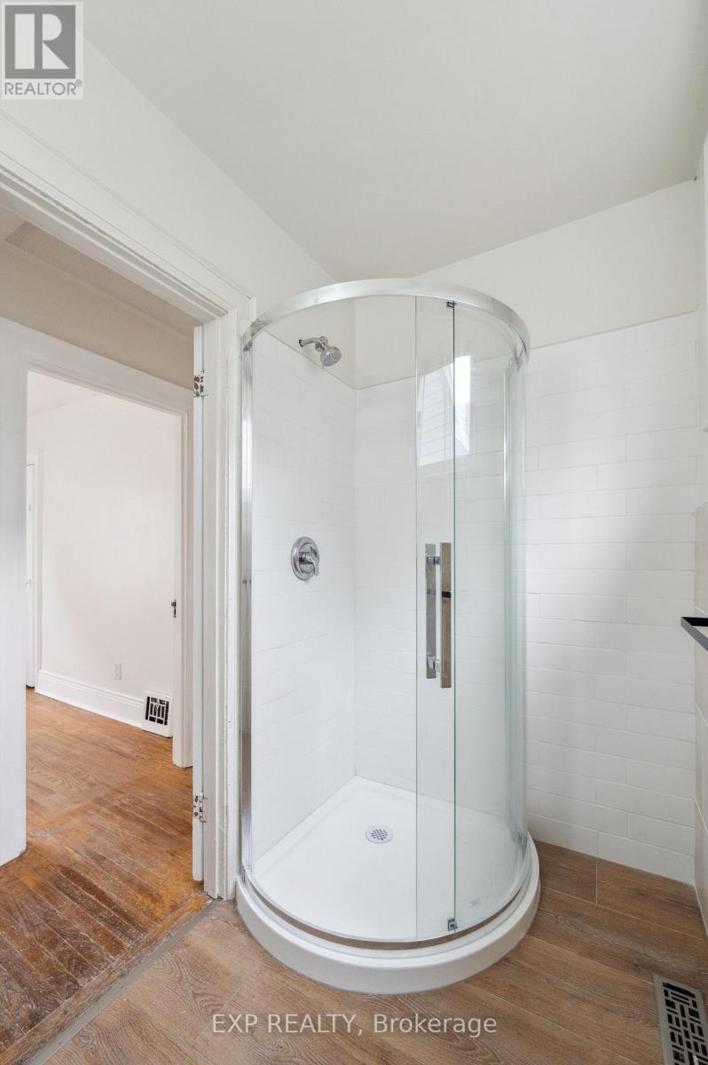 289 Houghton Avenue S, Hamilton, ON - Indoor Photo Showing Bathroom