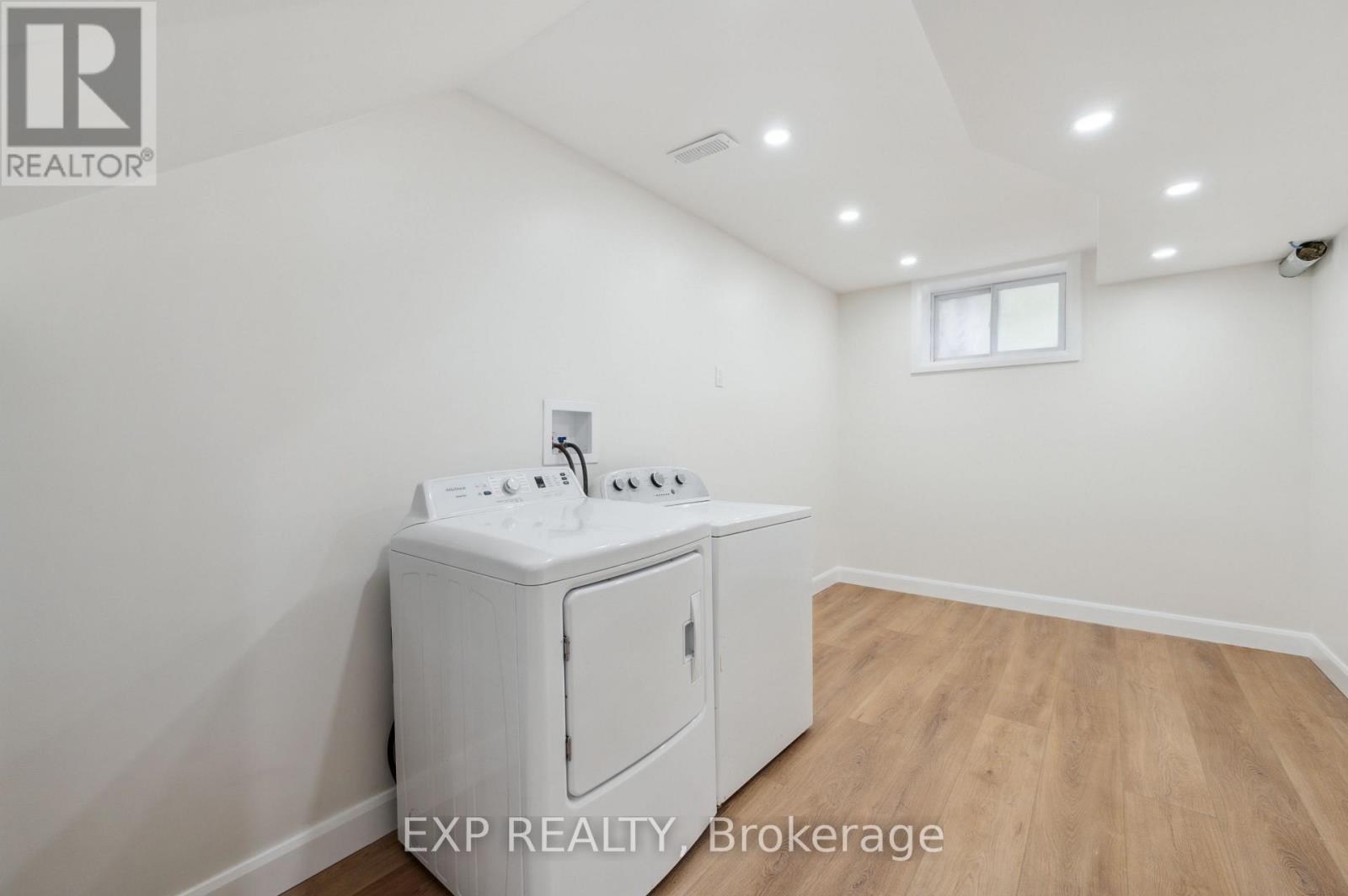 289 Houghton Avenue S, Hamilton, ON - Indoor Photo Showing Laundry Room