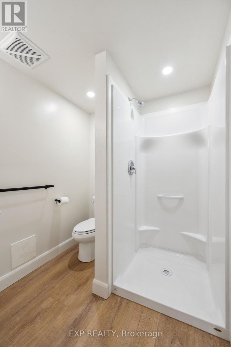 289 Houghton Avenue S, Hamilton, ON - Indoor Photo Showing Bathroom