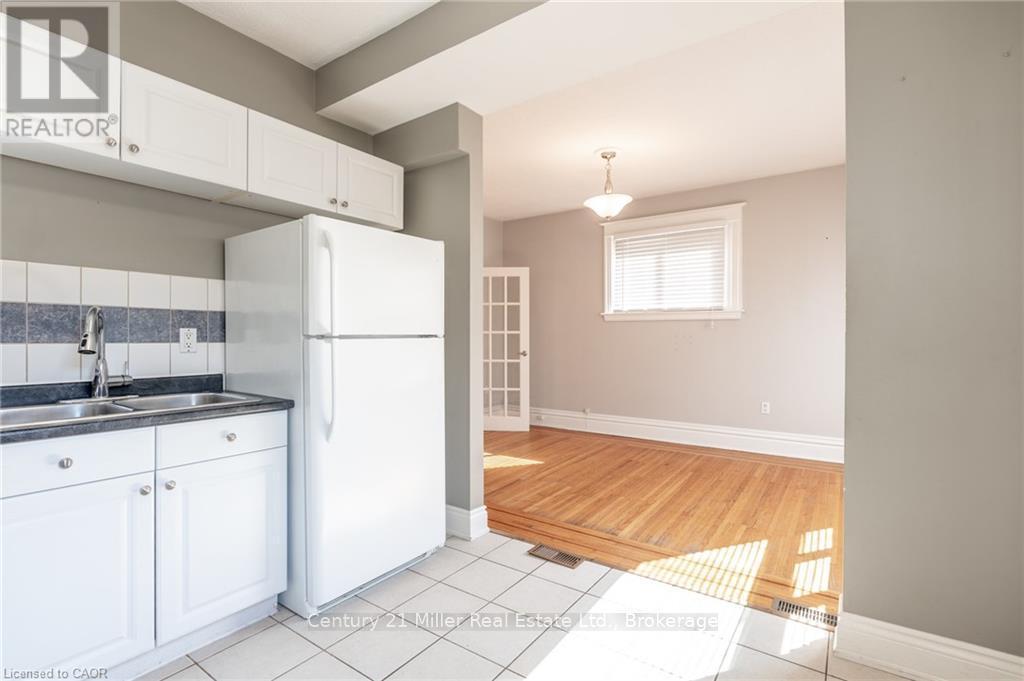 Main - 39 Connaught Avenue N, Hamilton (Stipley), ON - Indoor Photo Showing Kitchen With Double Sink