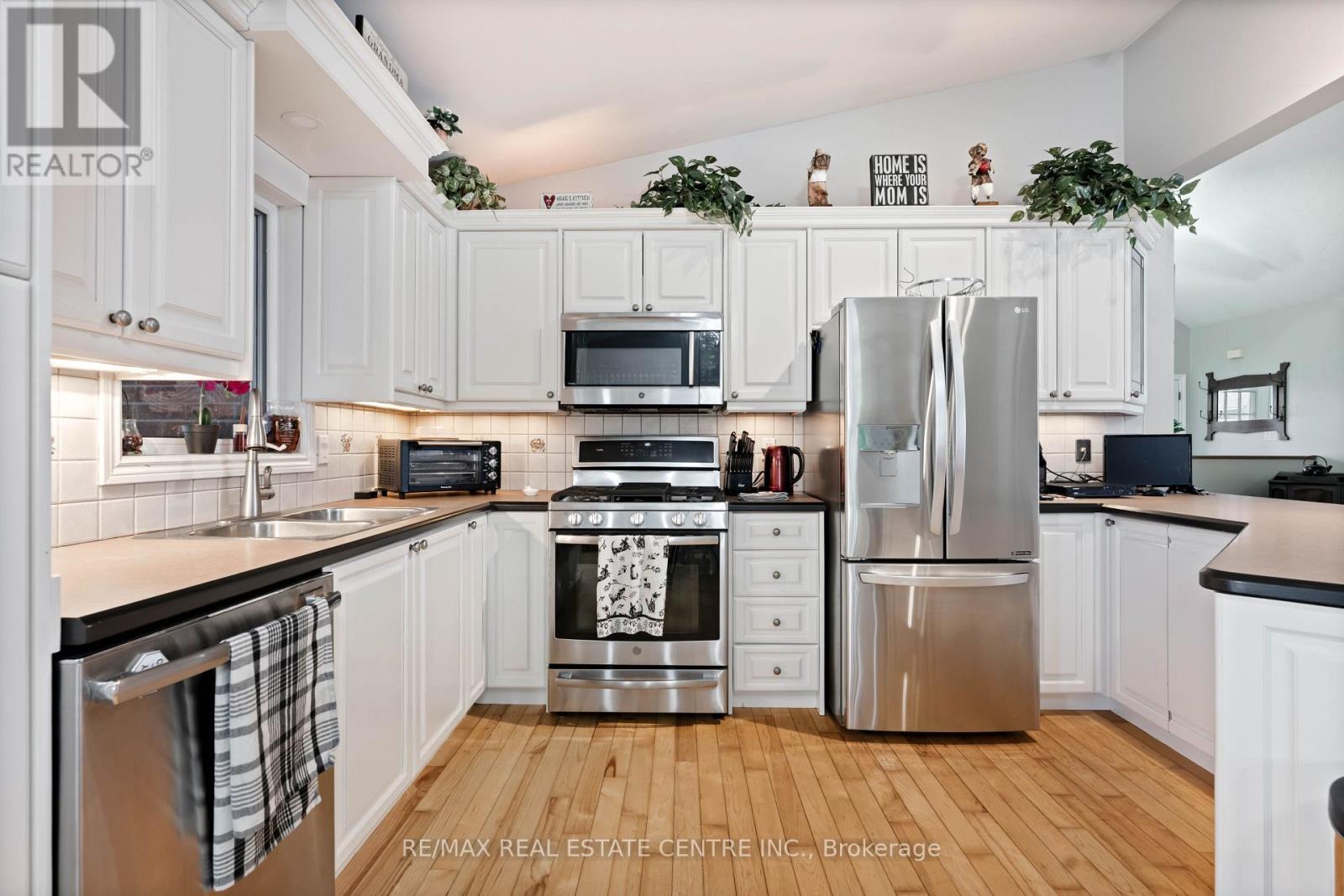395115 County Road 12 Road, Amaranth, ON - Indoor Photo Showing Kitchen