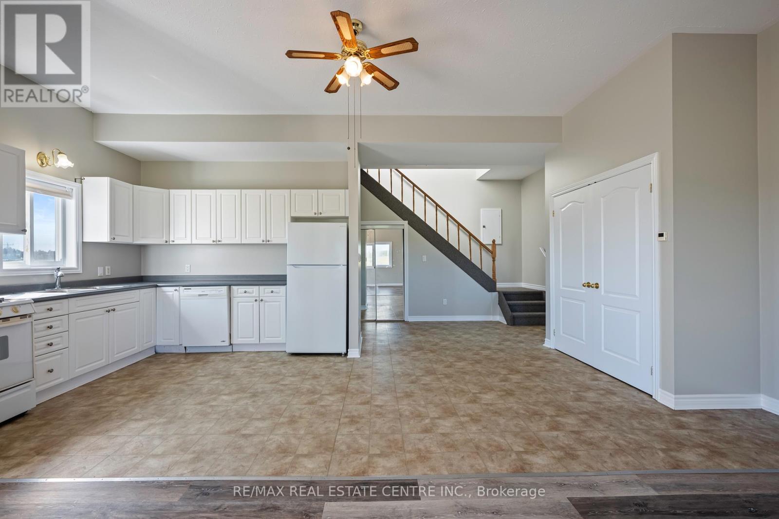 395115 County Road 12 Road, Amaranth, ON - Indoor Photo Showing Kitchen With Double Sink