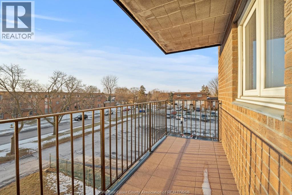 6550 Thornberry Unit# 6550, Windsor, ON - Outdoor With Balcony With Exterior