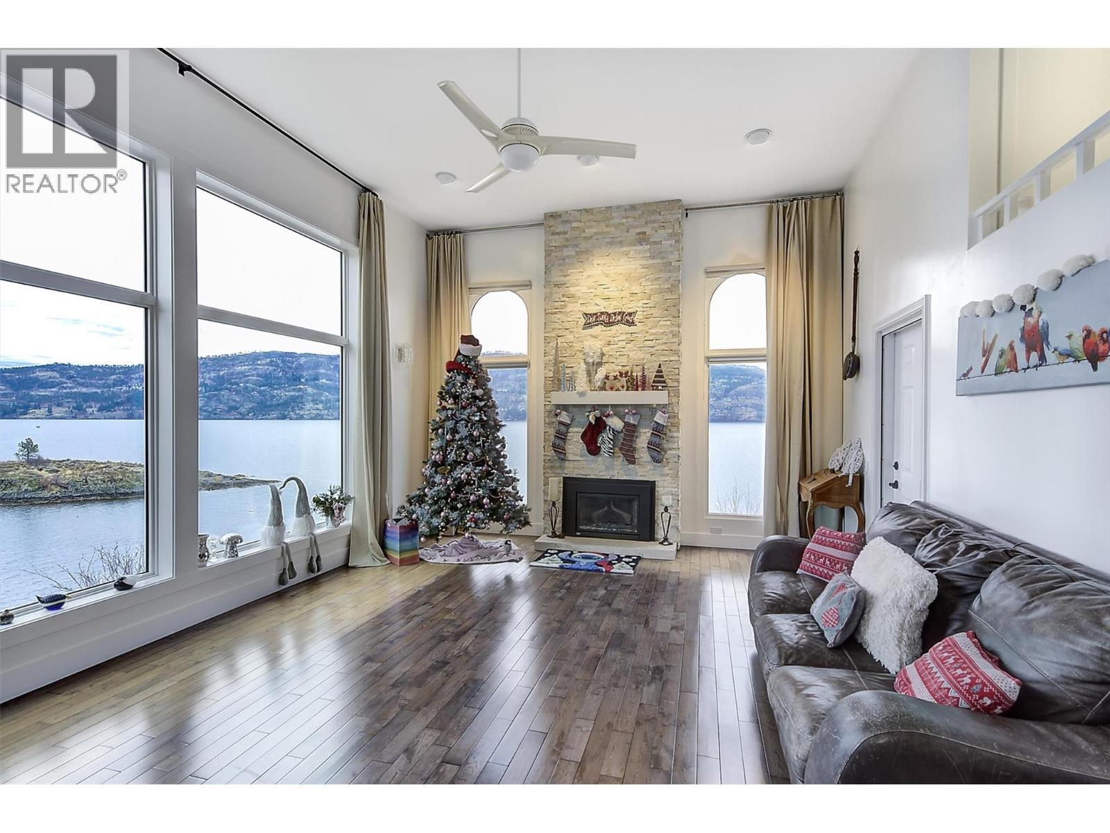 15 Traders Cove Road, Kelowna, BC - Indoor Photo Showing Living Room With Fireplace