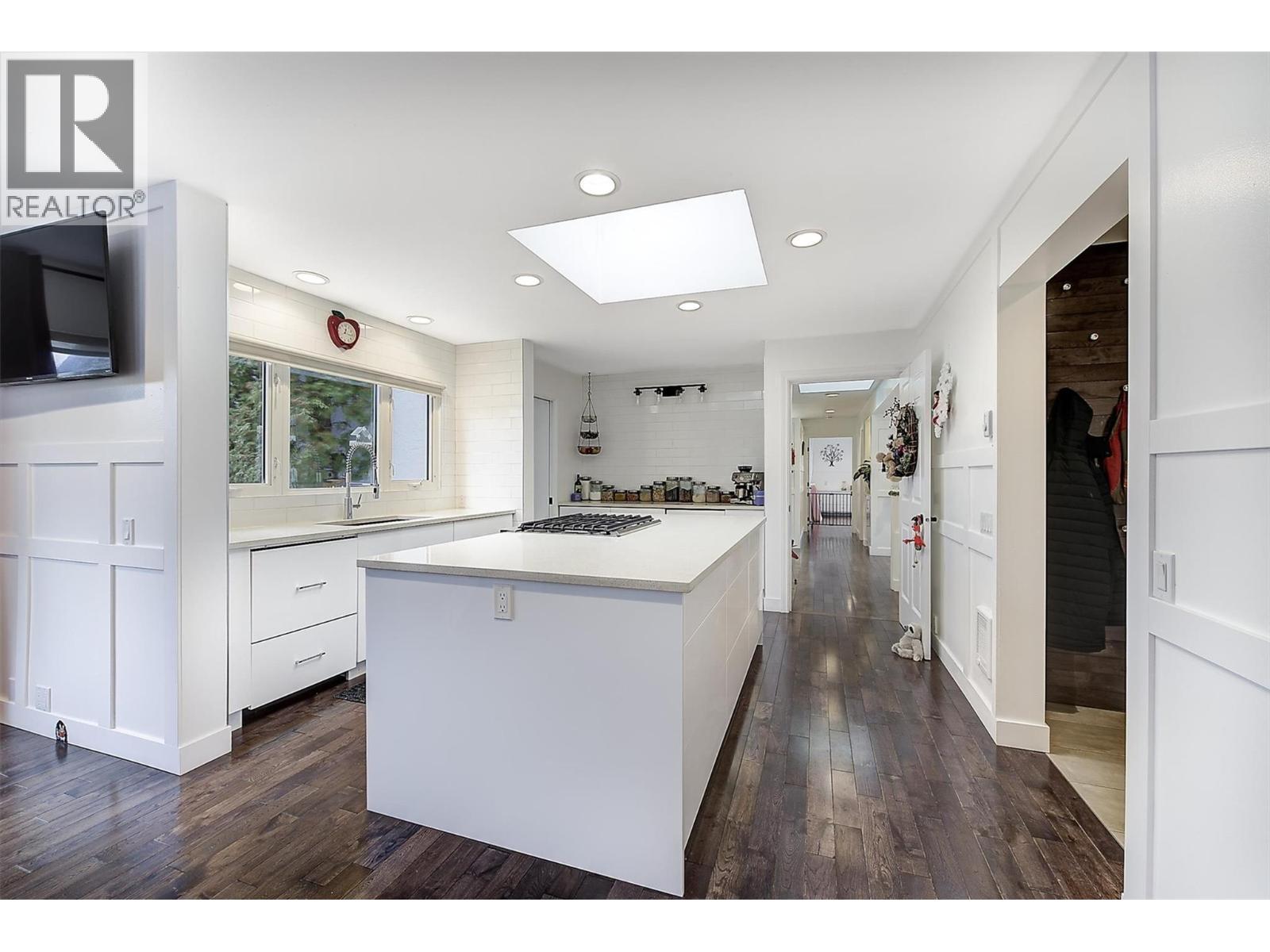 15 Traders Cove Road, Kelowna, BC - Indoor Photo Showing Kitchen