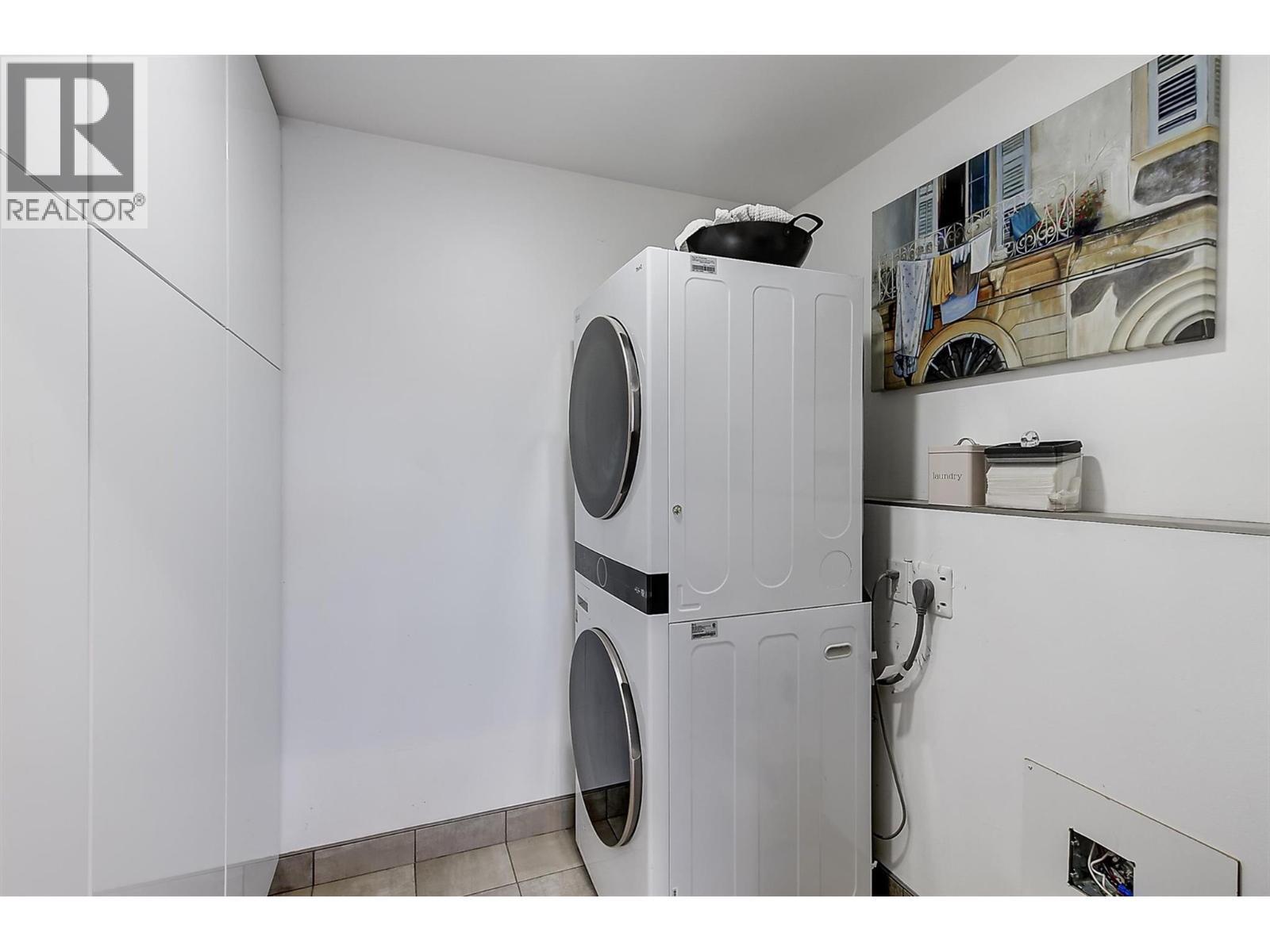 15 Traders Cove Road, Kelowna, BC - Indoor Photo Showing Laundry Room