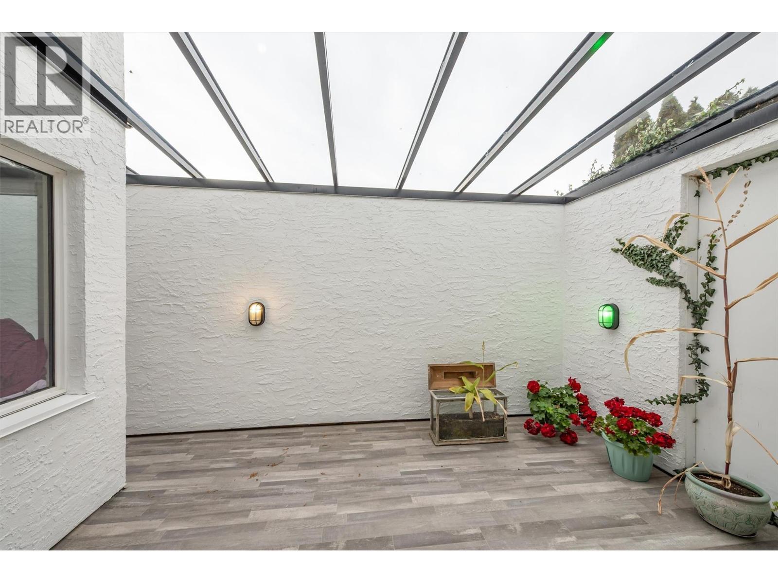 15 Traders Cove Road, Kelowna, BC - Outdoor With Exterior