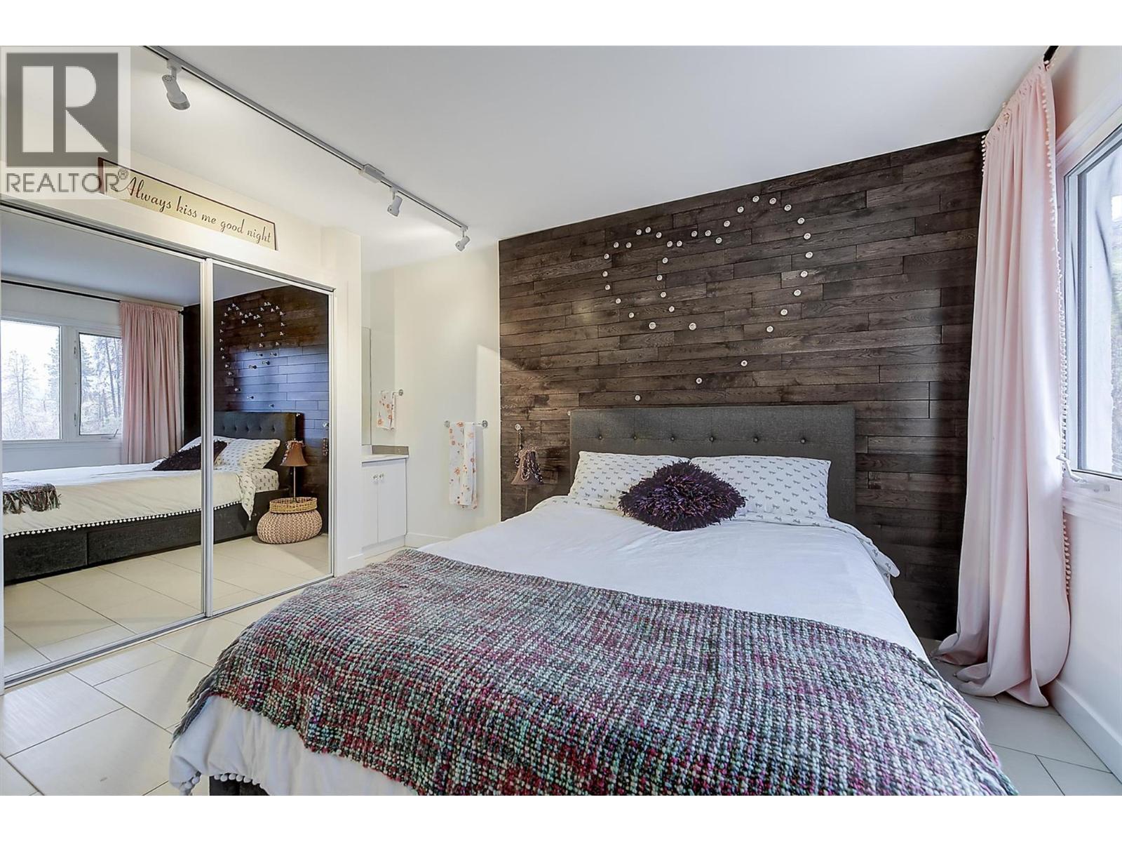 15 Traders Cove Road, Kelowna, BC - Indoor Photo Showing Bedroom