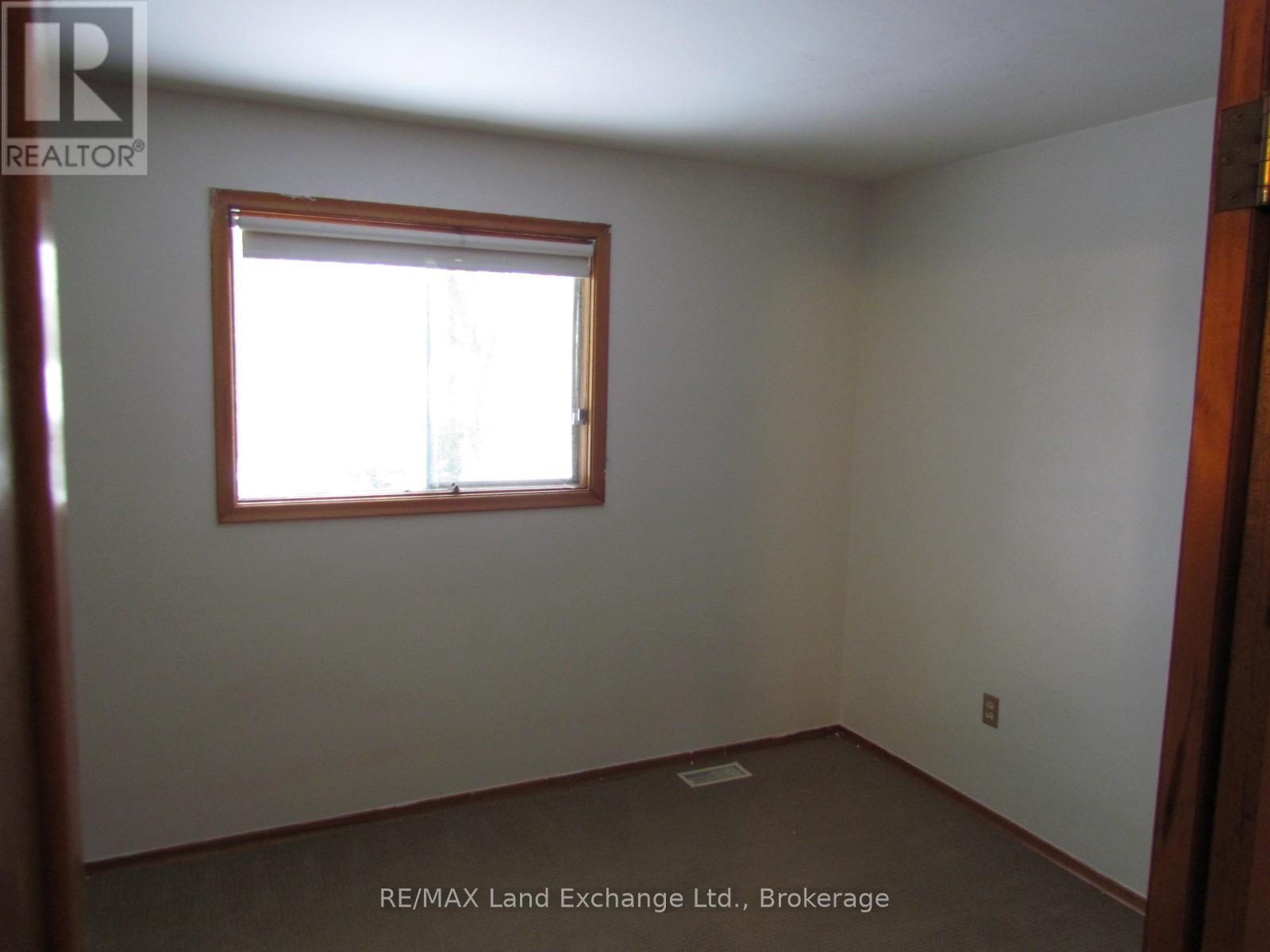 251 4Th Avenue, Hanover, ON - Indoor Photo Showing Other Room