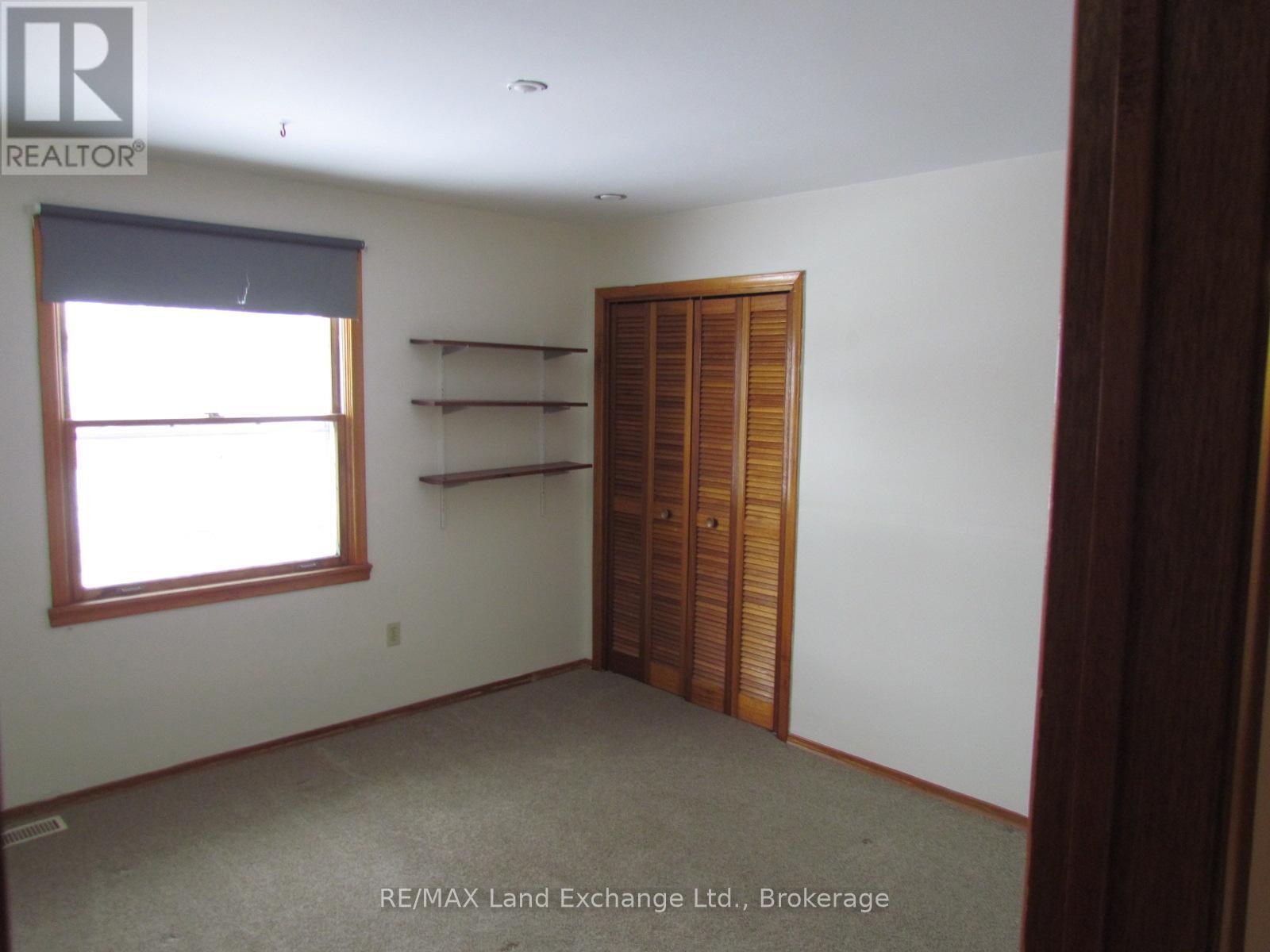 251 4Th Avenue, Hanover, ON - Indoor Photo Showing Other Room