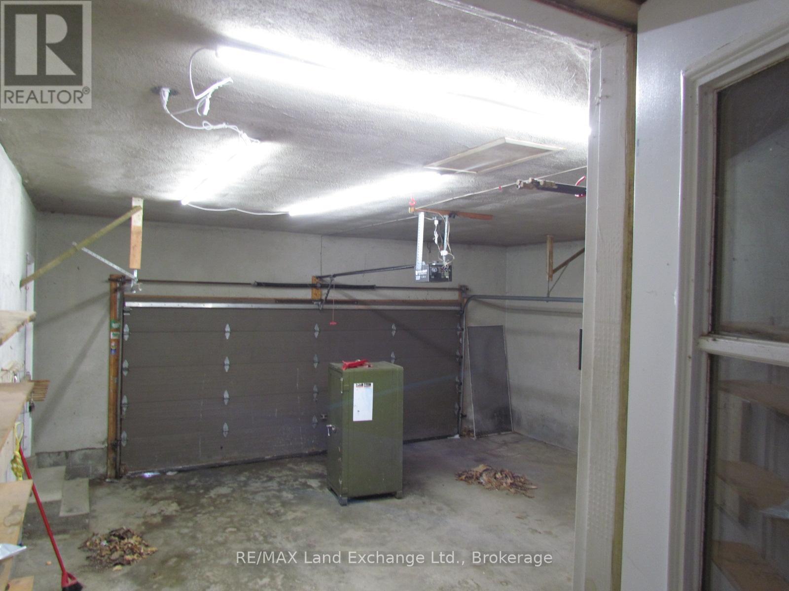 251 4Th Avenue, Hanover, ON - Indoor Photo Showing Garage