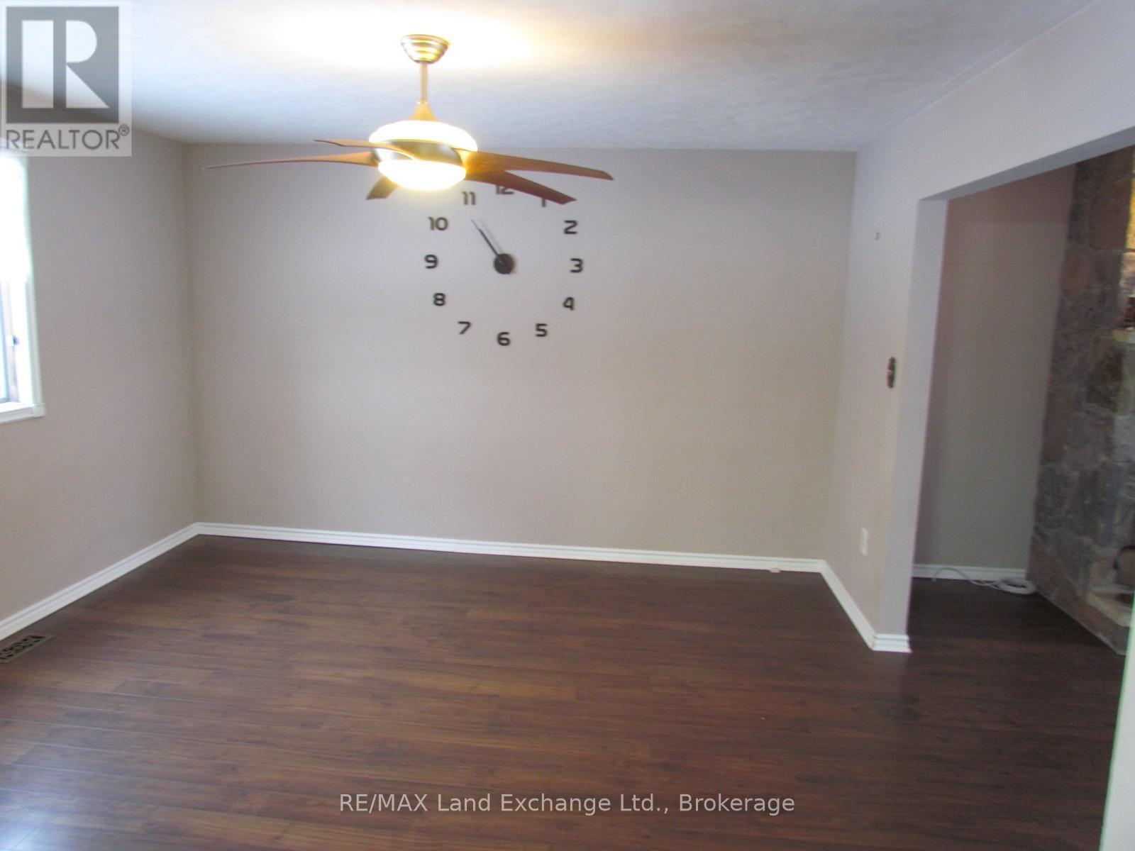 251 4Th Avenue, Hanover, ON - Indoor Photo Showing Other Room