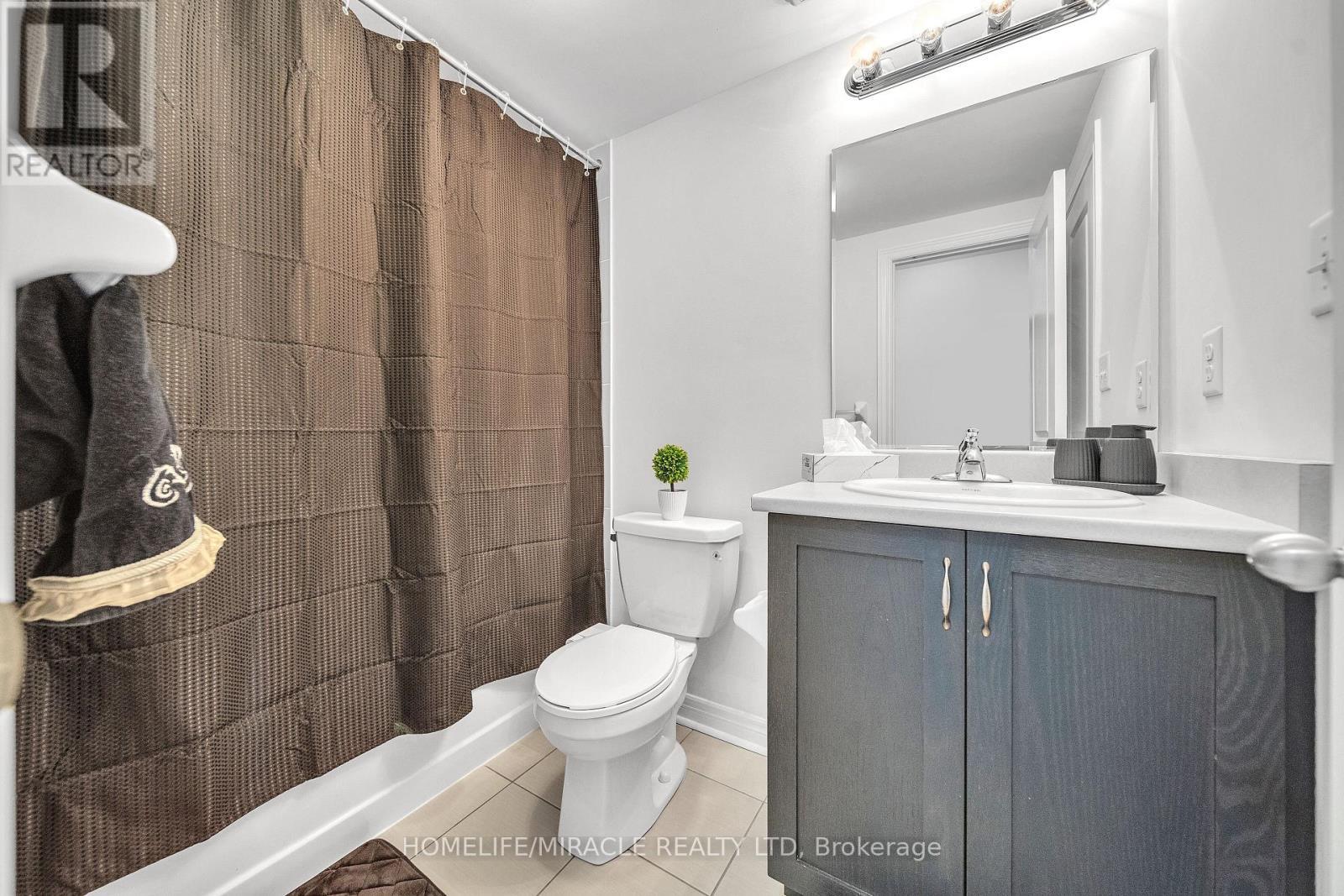 15 Finegan Circle, Brampton, ON - Indoor Photo Showing Bathroom