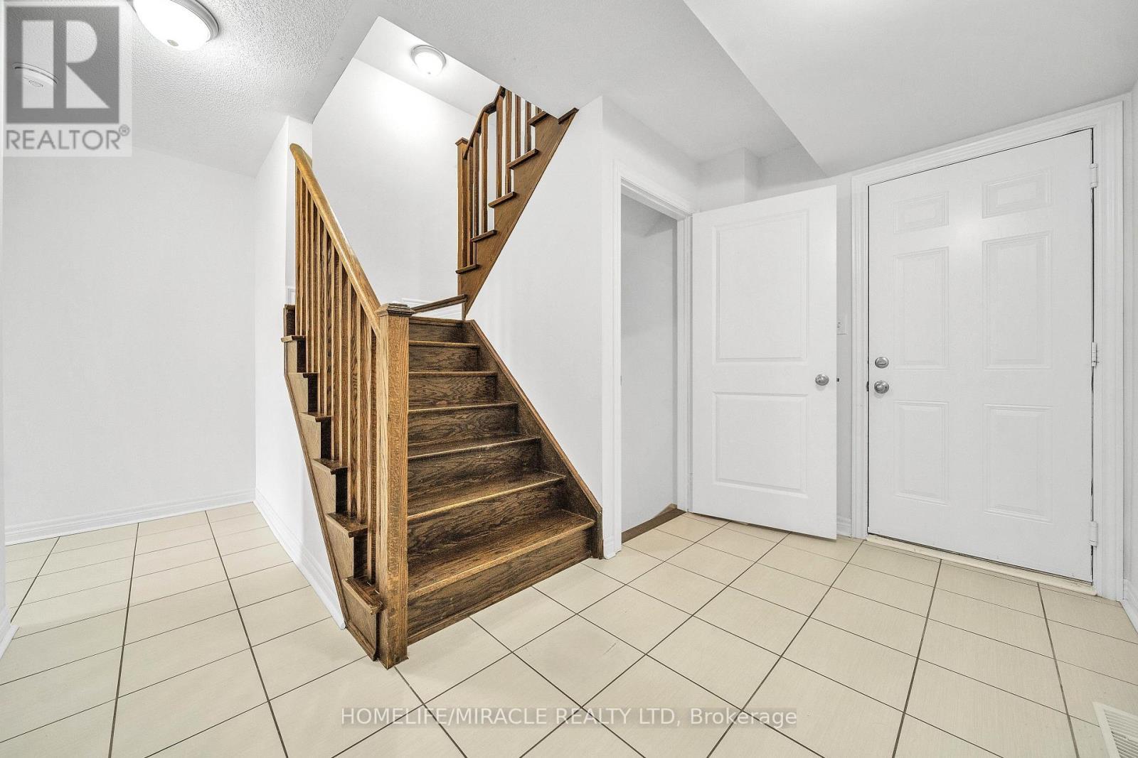 15 Finegan Circle, Brampton, ON - Indoor Photo Showing Other Room