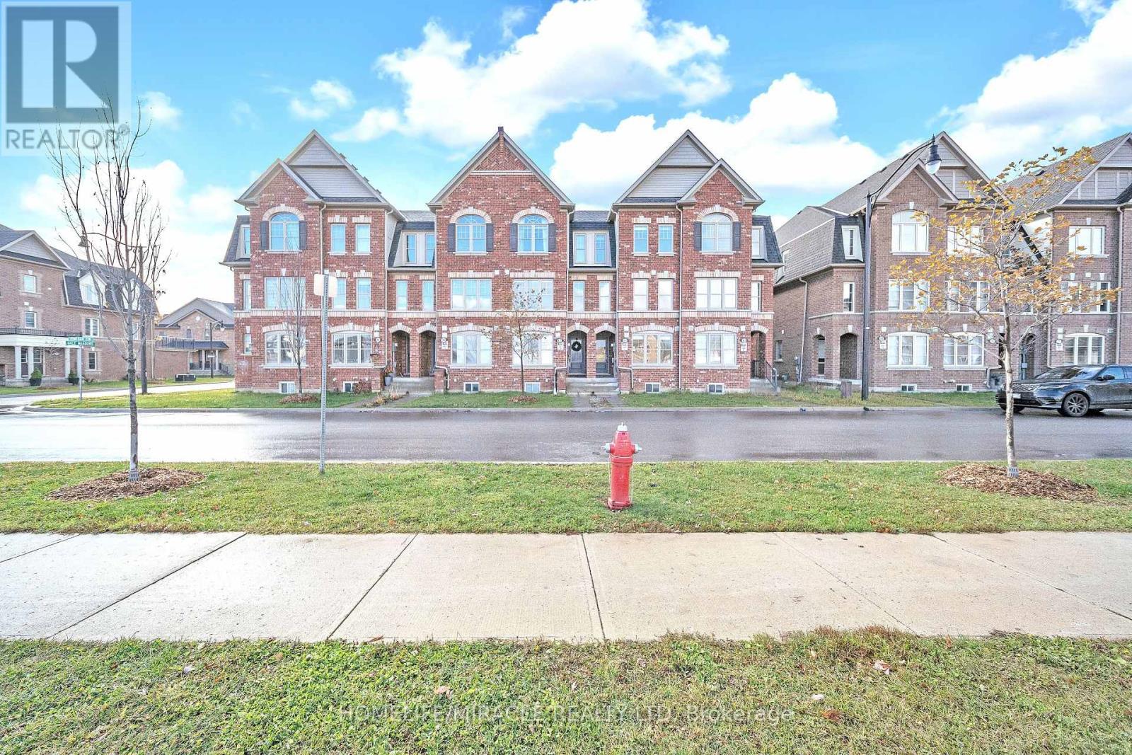 15 Finegan Circle, Brampton, ON - Outdoor With Facade
