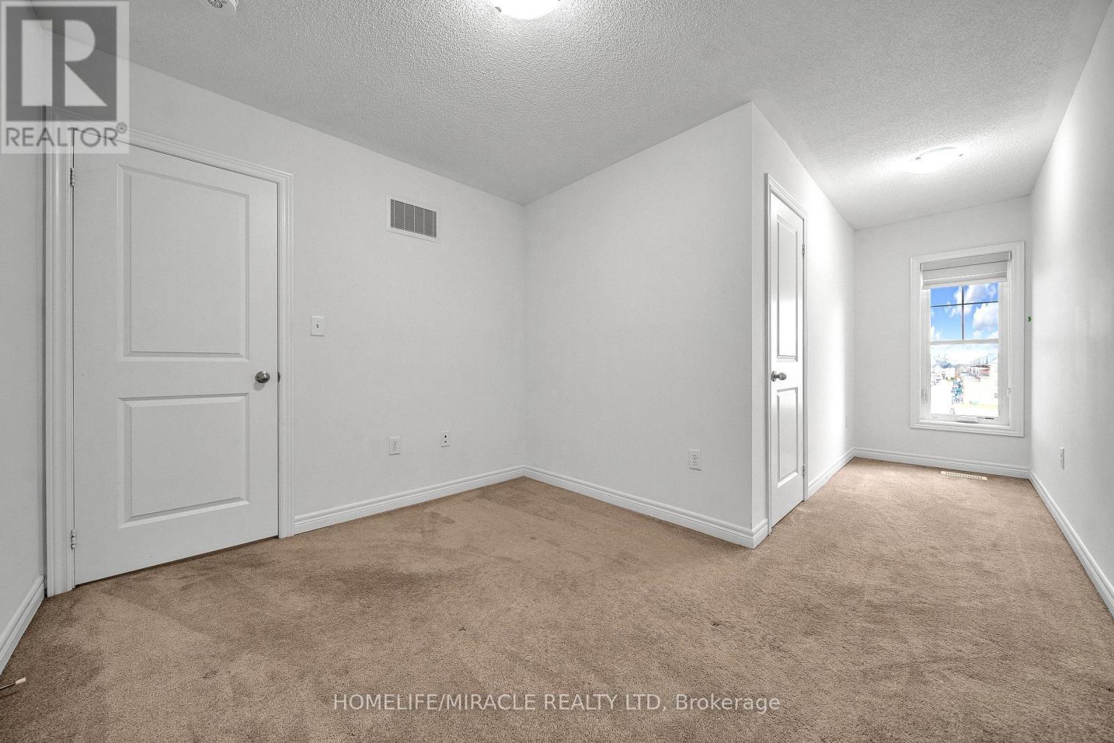 15 Finegan Circle, Brampton, ON - Indoor Photo Showing Other Room