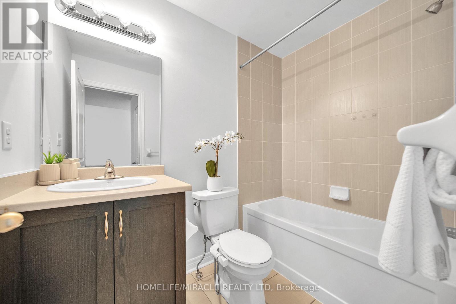 15 Finegan Circle, Brampton, ON - Indoor Photo Showing Bathroom