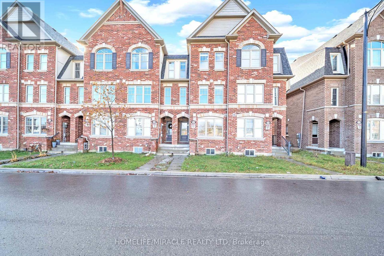 15 Finegan Circle, Brampton, ON - Outdoor With Facade