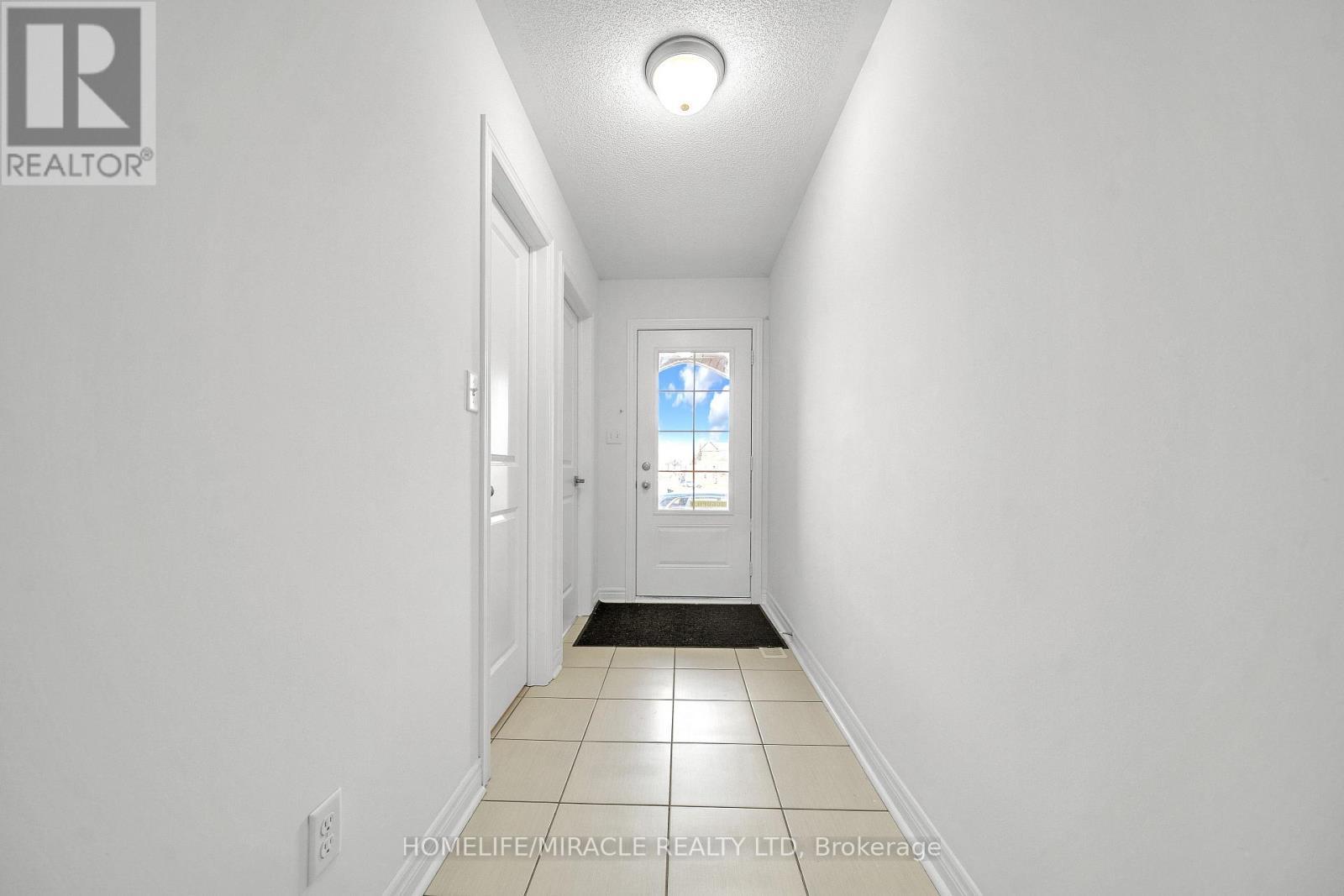 15 Finegan Circle, Brampton, ON - Indoor Photo Showing Other Room