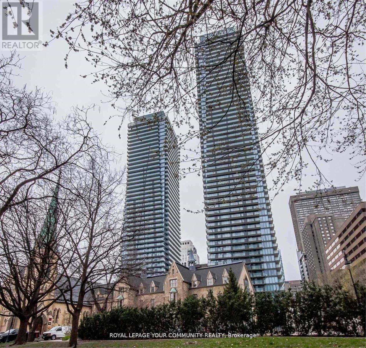 1708 - 1080 Bay Street, Toronto, ON - Outdoor With Facade