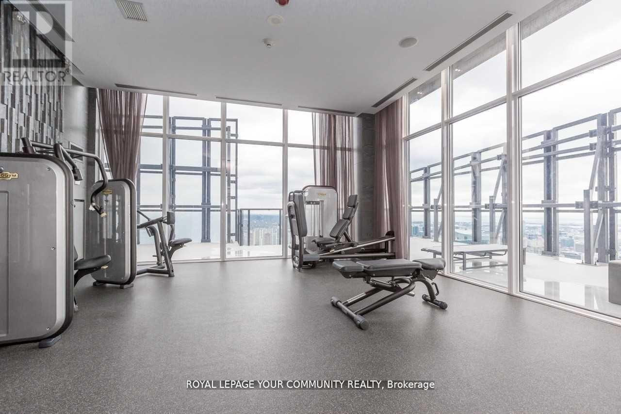 1708 - 1080 Bay Street, Toronto, ON - Indoor Photo Showing Gym Room