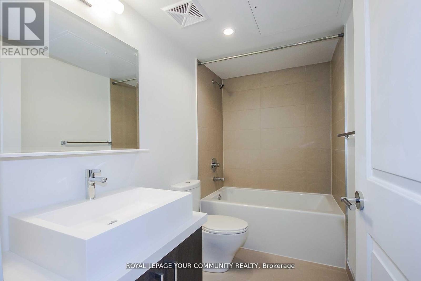 1708 - 1080 Bay Street, Toronto, ON - Indoor Photo Showing Bathroom