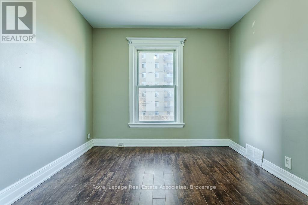 Upper - 19 Sanford Avenue S, Hamilton, ON - Indoor Photo Showing Other Room