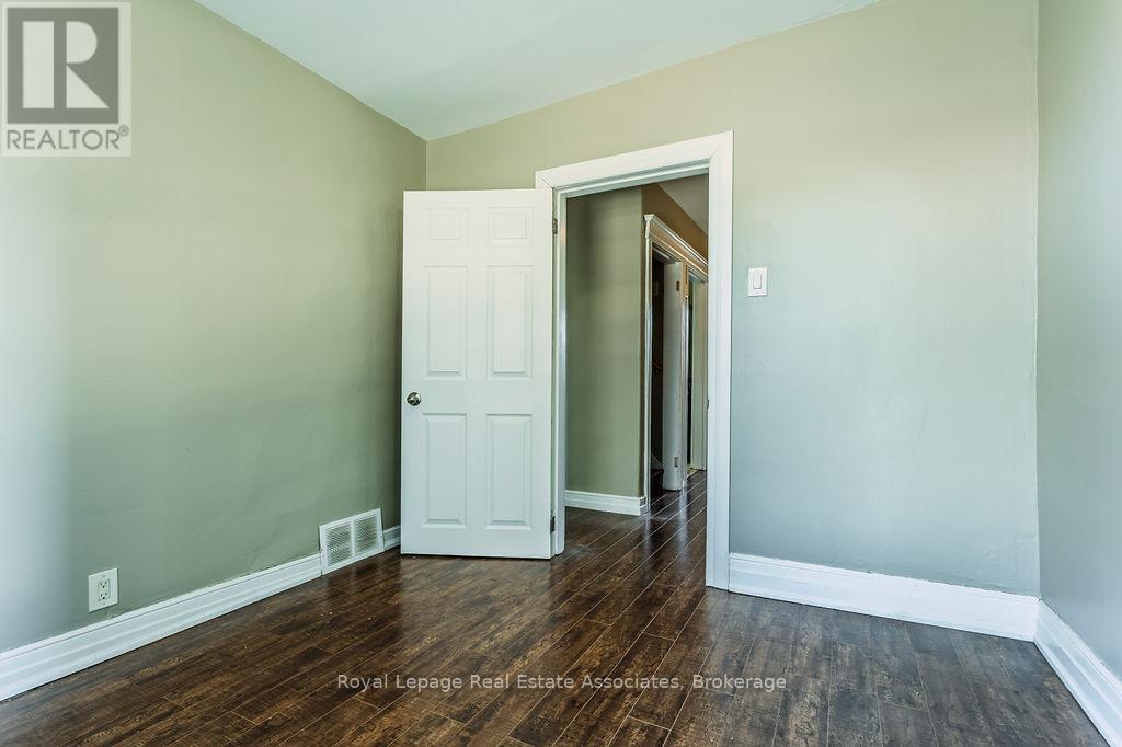 Upper - 19 Sanford Avenue S, Hamilton, ON - Indoor Photo Showing Other Room