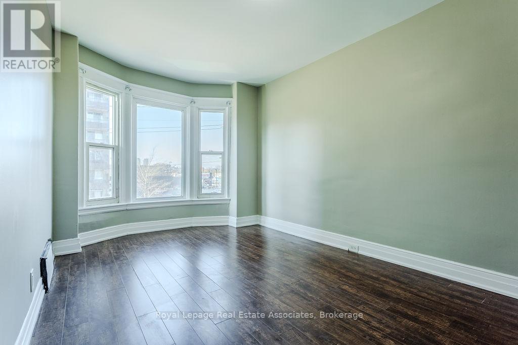 Upper - 19 Sanford Avenue S, Hamilton, ON - Indoor Photo Showing Other Room