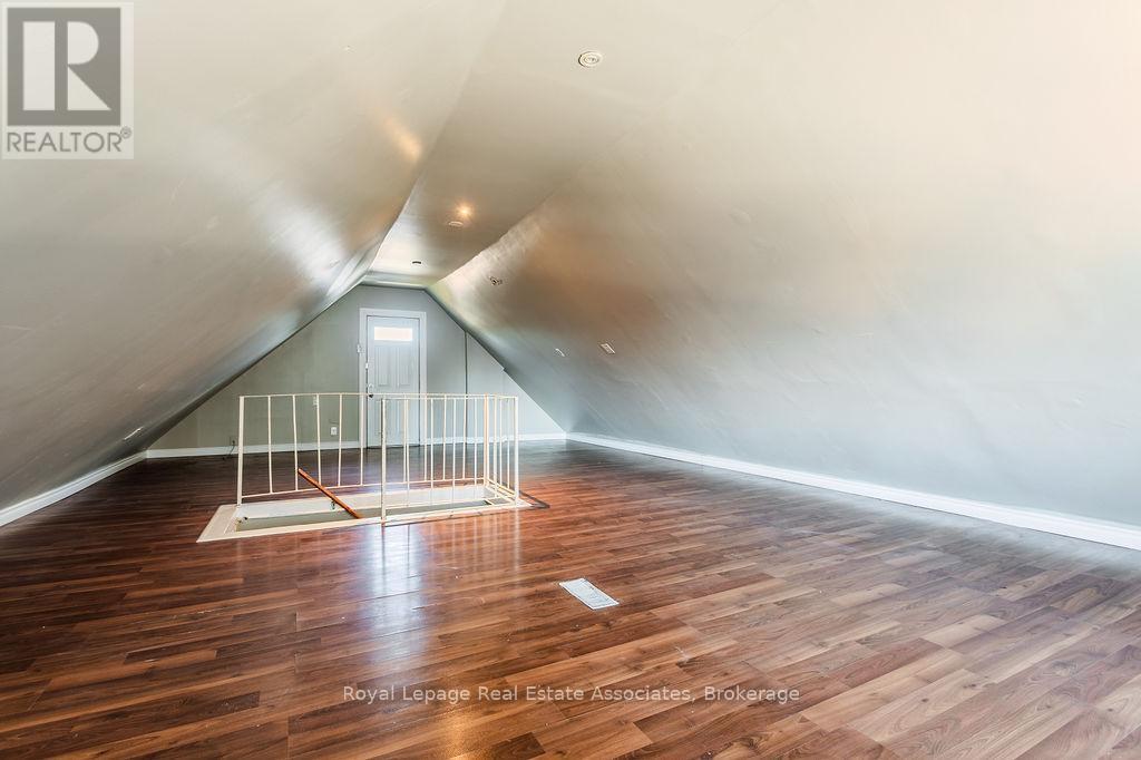 Upper - 19 Sanford Avenue S, Hamilton, ON - Indoor Photo Showing Other Room