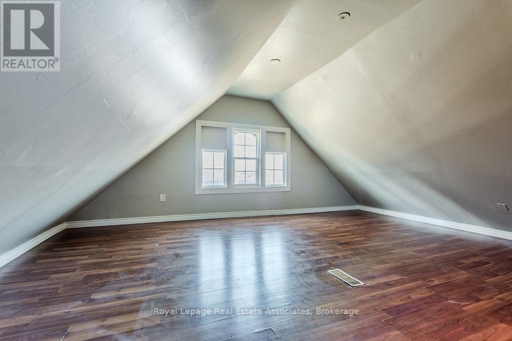 Upper - 19 Sanford Avenue S, Hamilton, ON - Indoor Photo Showing Other Room