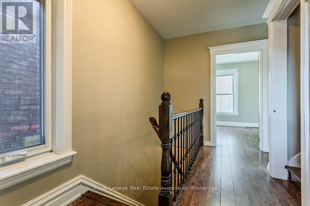 Upper - 19 Sanford Avenue S, Hamilton, ON - Indoor Photo Showing Other Room