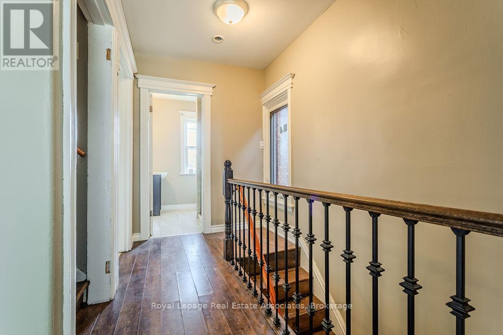 Upper - 19 Sanford Avenue S, Hamilton, ON - Indoor Photo Showing Other Room