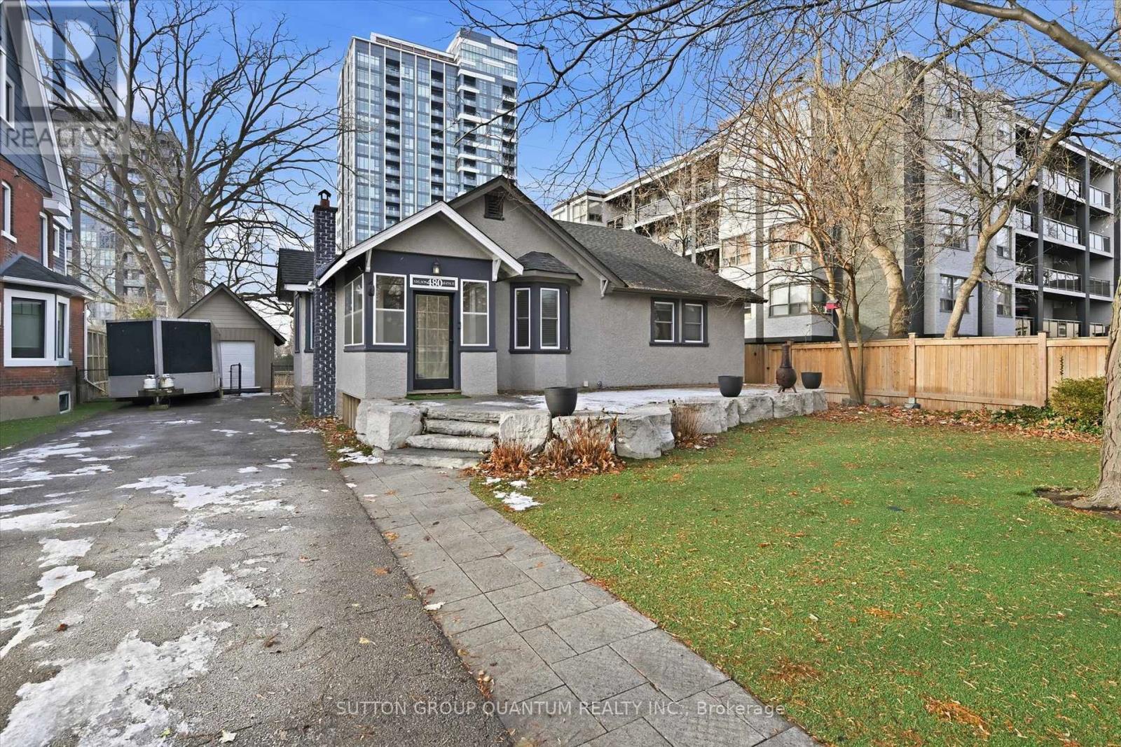 480 Nelson Avenue, Burlington, ON - Outdoor With Facade