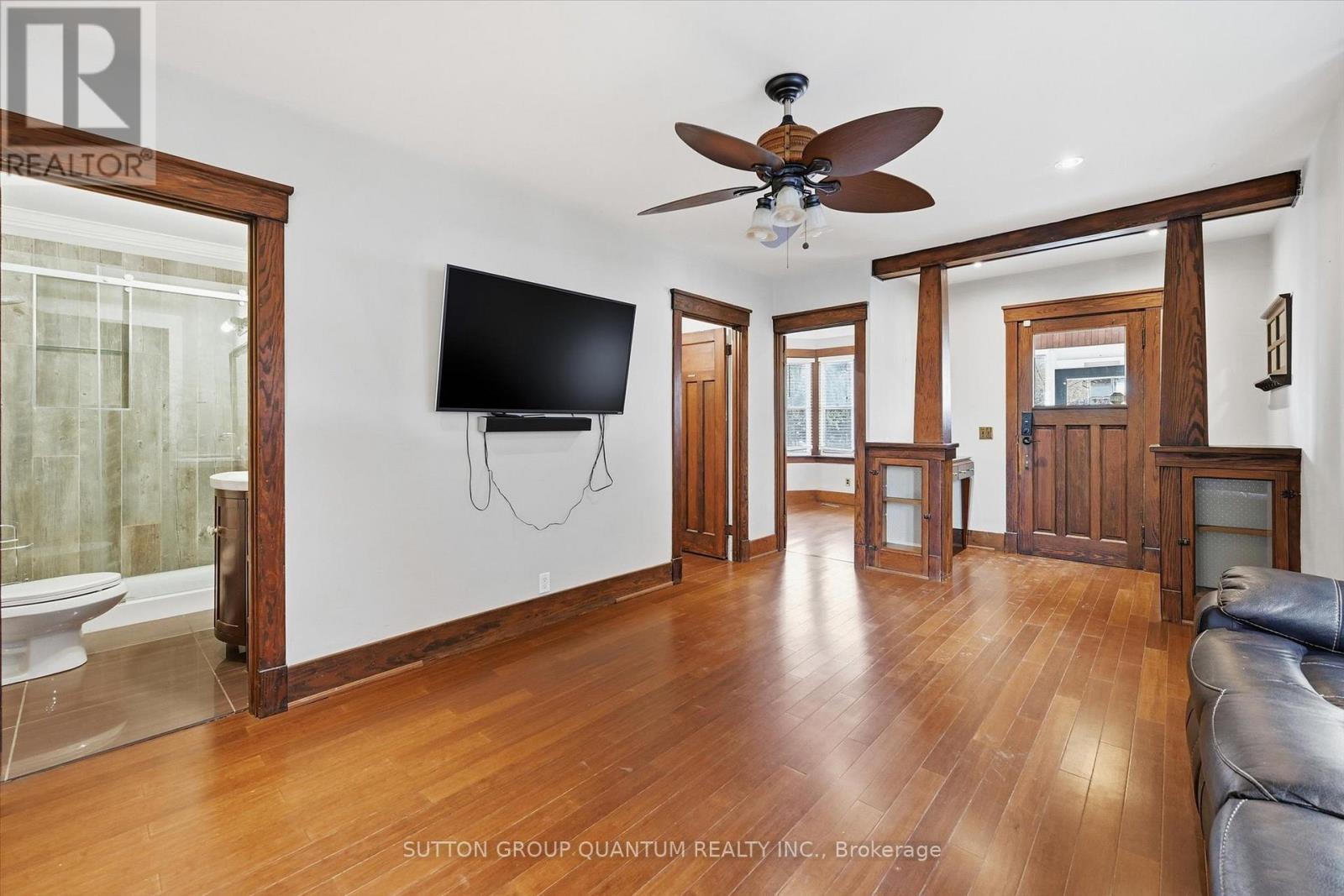 480 Nelson Avenue, Burlington, ON - Indoor