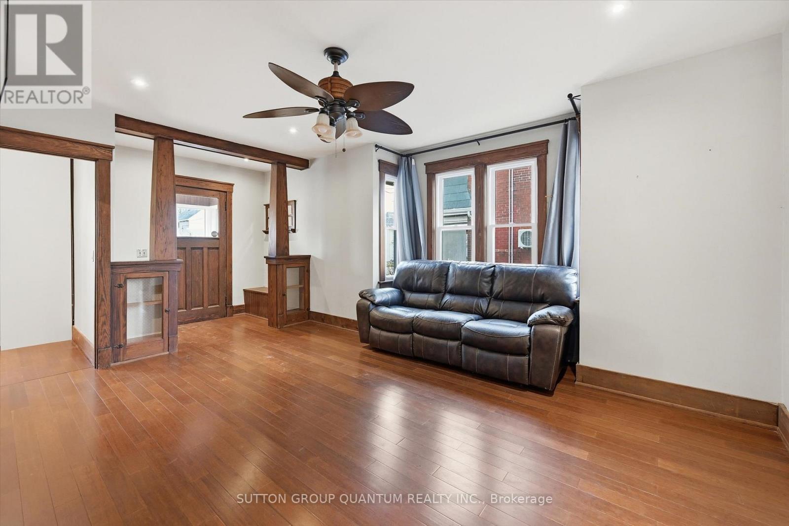 480 Nelson Avenue, Burlington, ON - Indoor