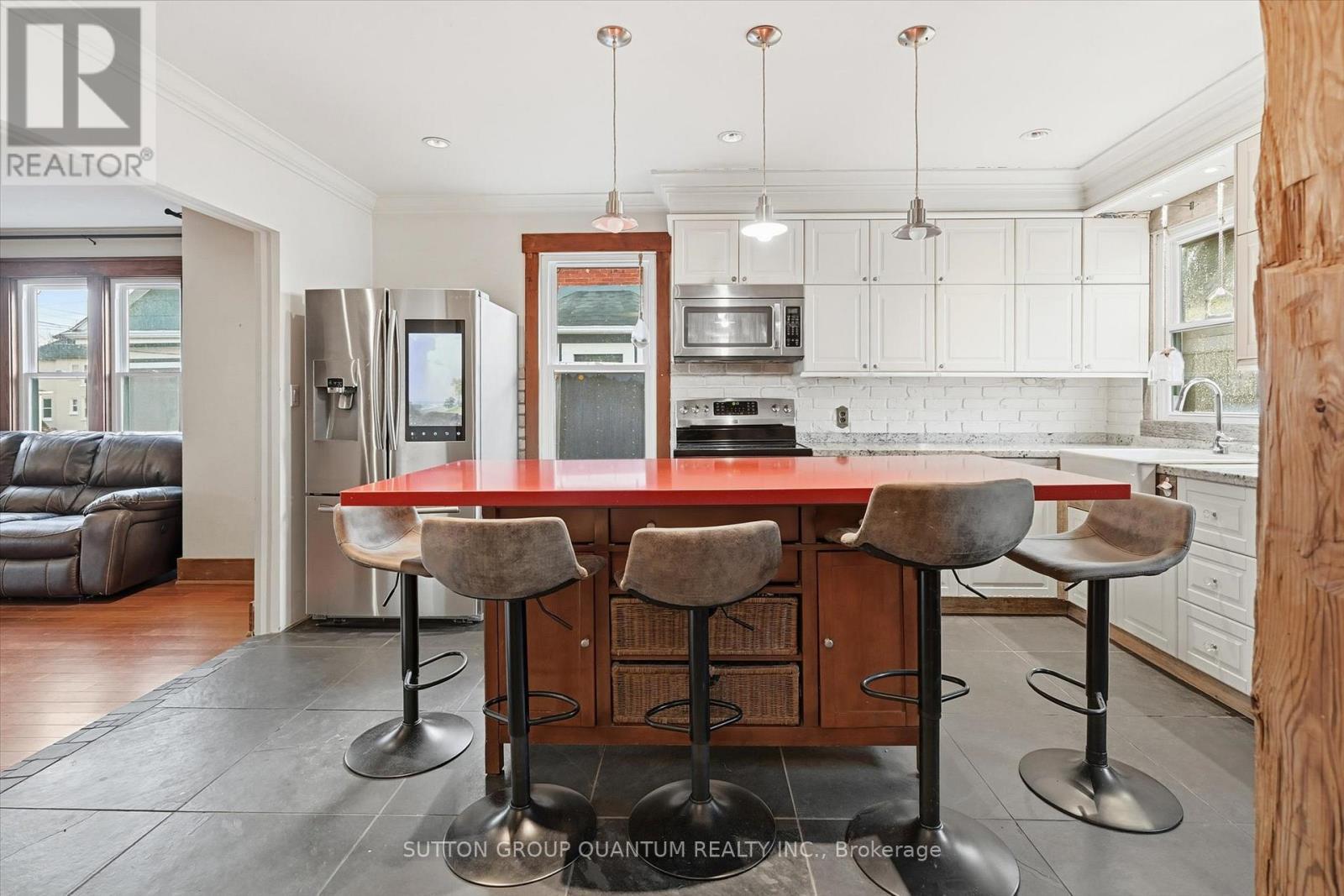480 Nelson Avenue, Burlington, ON - Indoor Photo Showing Kitchen With Upgraded Kitchen