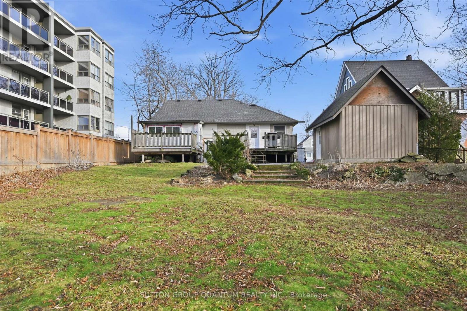 480 Nelson Avenue, Burlington, ON - Outdoor