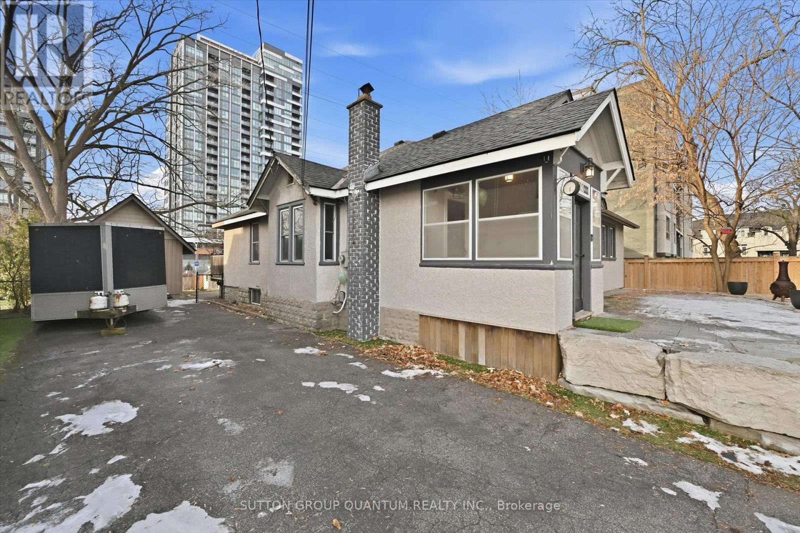 480 Nelson Avenue, Burlington, ON - Outdoor