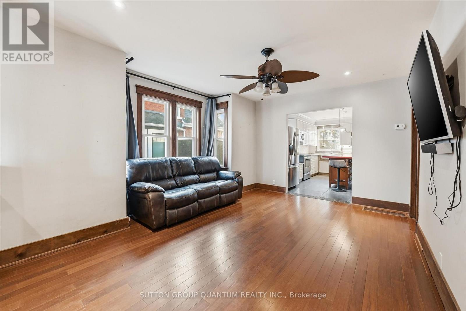 480 Nelson Avenue, Burlington, ON - Indoor