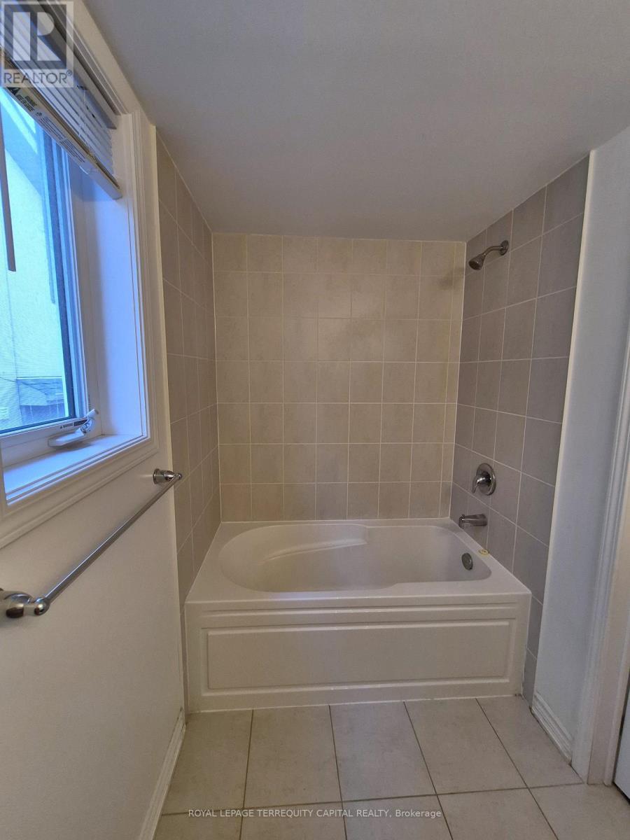 12 Dunsley Way, Whitby, ON - Indoor Photo Showing Bathroom