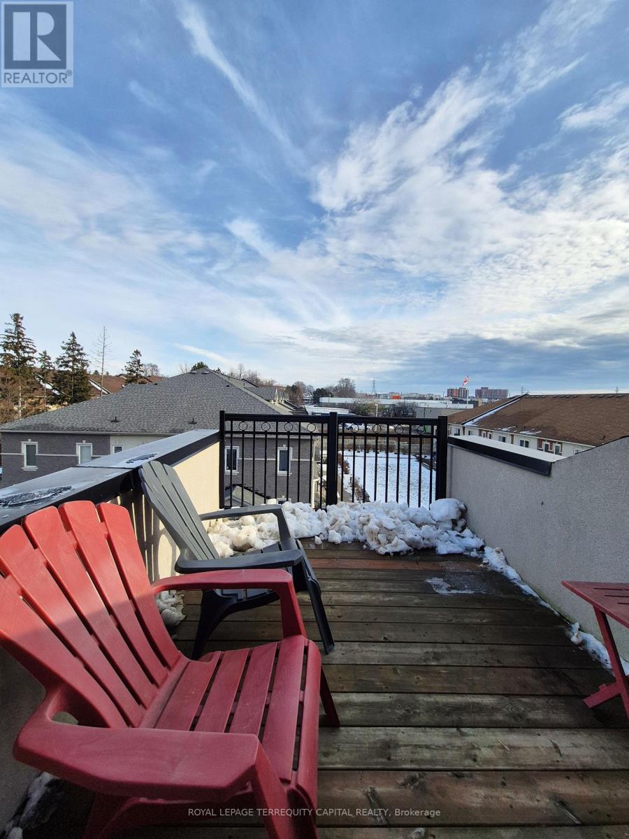 12 Dunsley Way, Whitby, ON - Outdoor