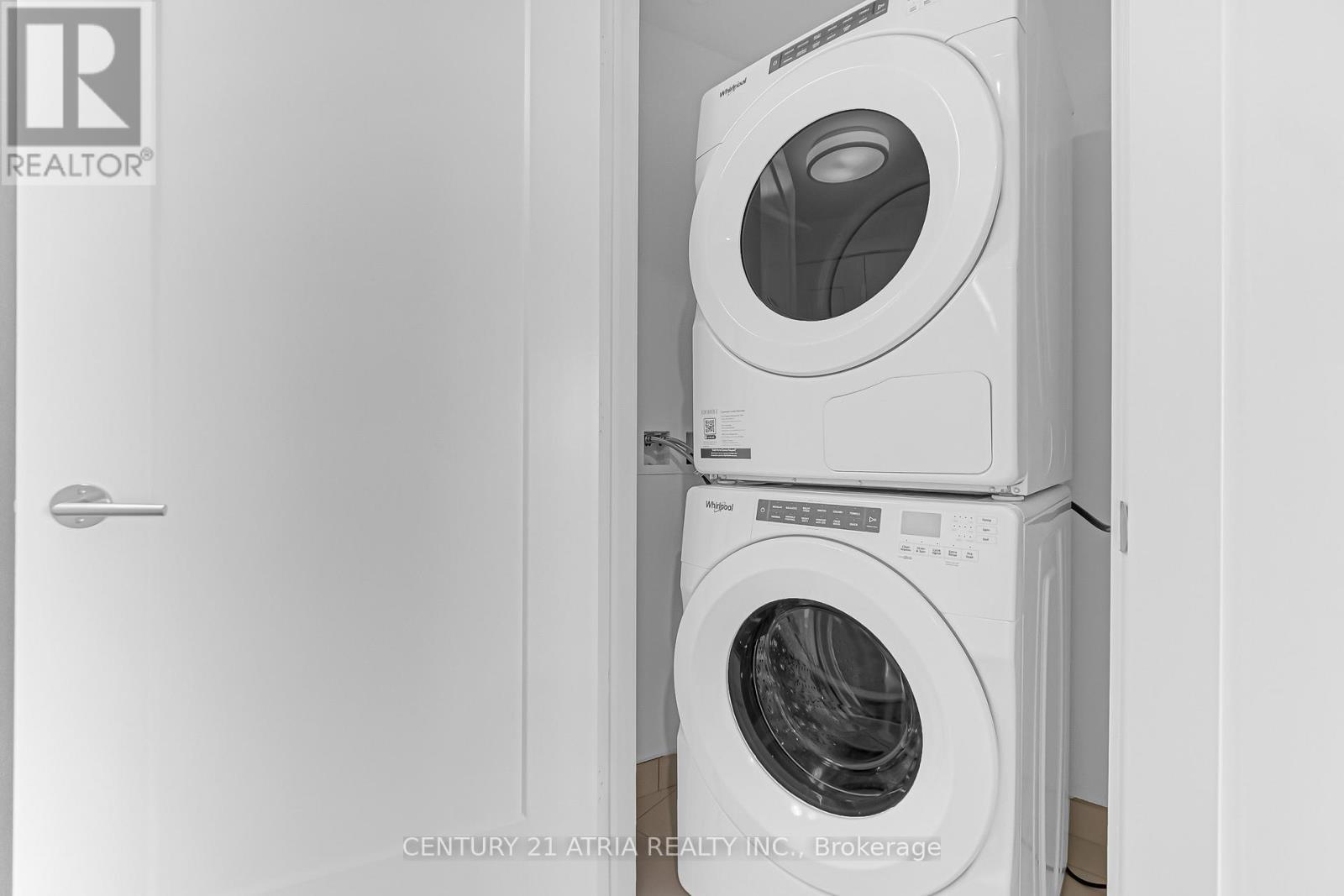 629 - 259 The Kingsway, Toronto, ON - Indoor Photo Showing Laundry Room