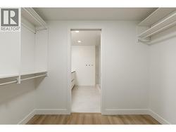 Walk-In Closet -