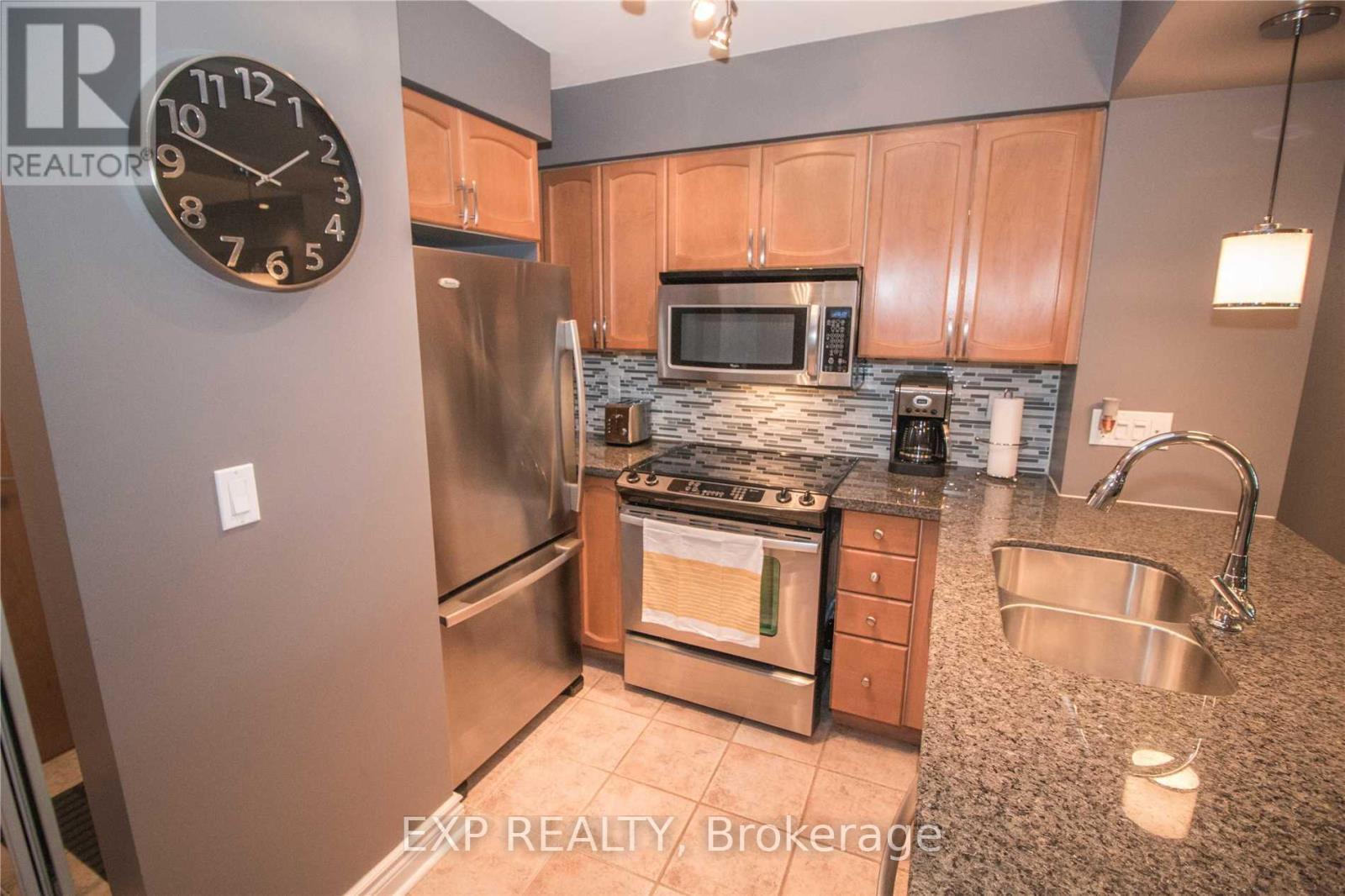 506 - 219 Fort York Boulevard, Toronto, ON - Indoor Photo Showing Kitchen With Double Sink With Upgraded Kitchen