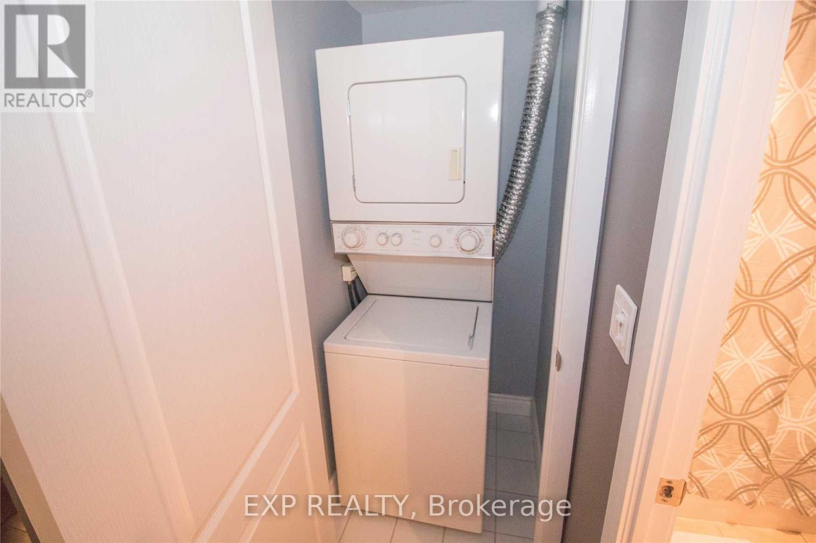 506 - 219 Fort York Boulevard, Toronto, ON - Indoor Photo Showing Laundry Room